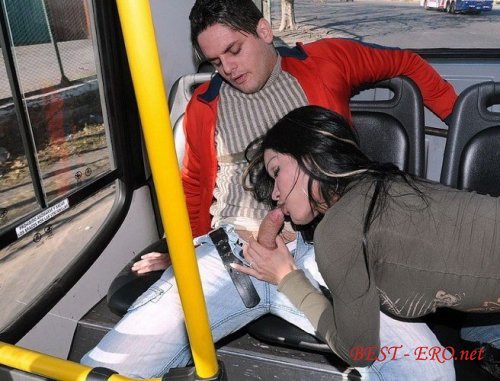 Подборочка фото как девчонки дрочат незнакомцам в автобусе