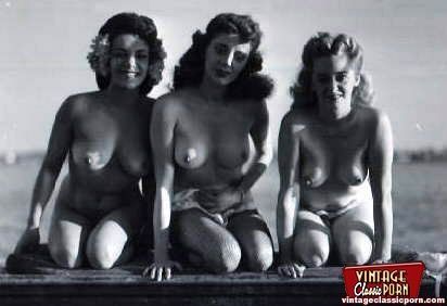 Голые красавицы 40-х годов на ретро фото