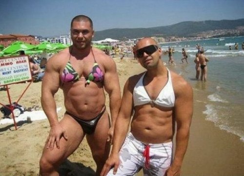 Казусы на мужском пляже фото