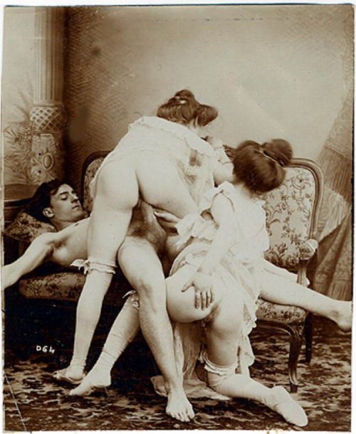 Групповой секс на ретро фото